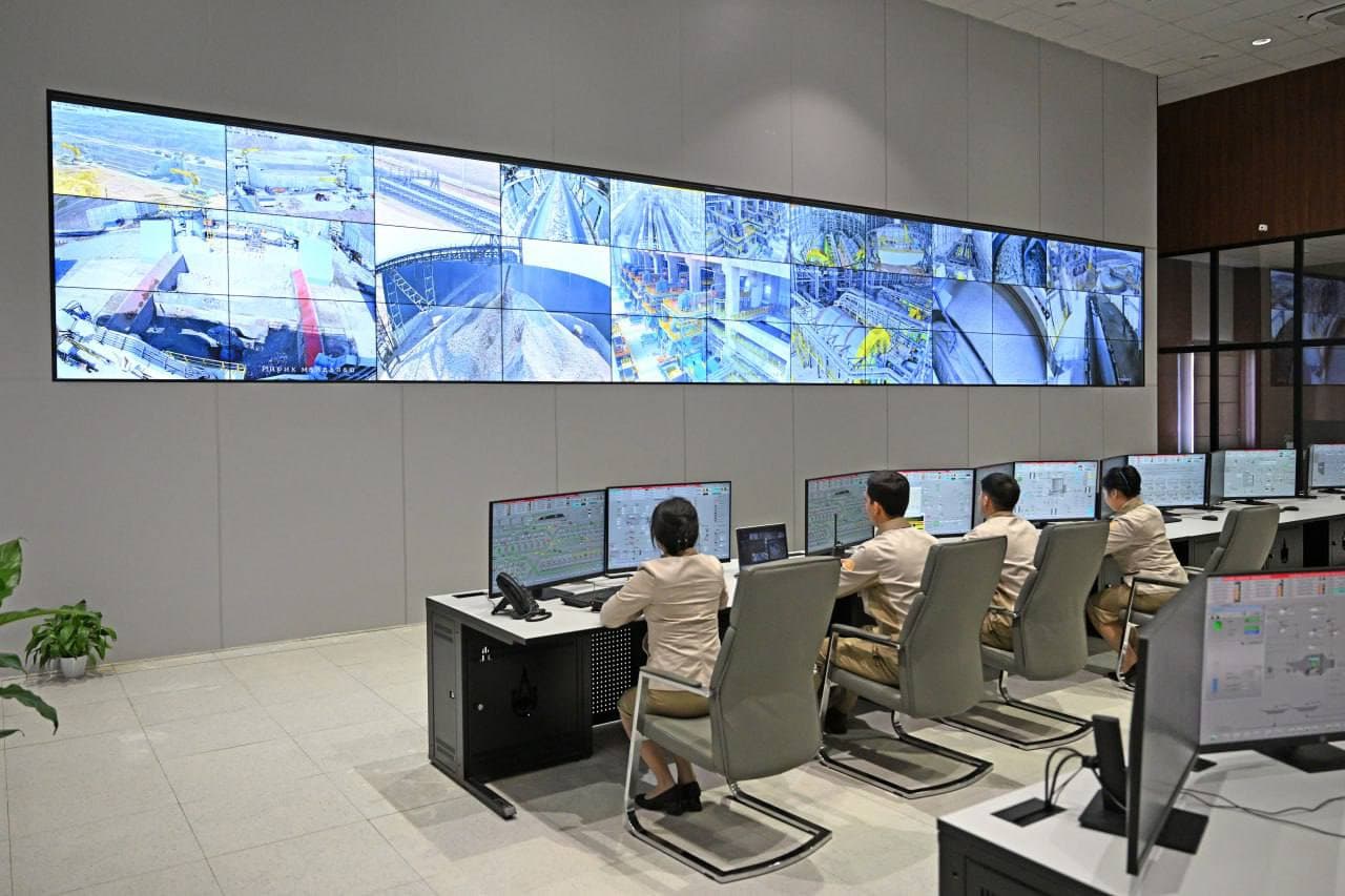 Prezidentimiz Olmaliq kon-metallurgiya kombinatining Raqamlashtirilgan boshqaruv markazida boʻldi