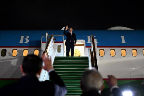 Президент Узбекистана завершил рабочий визит в Азербайджан
