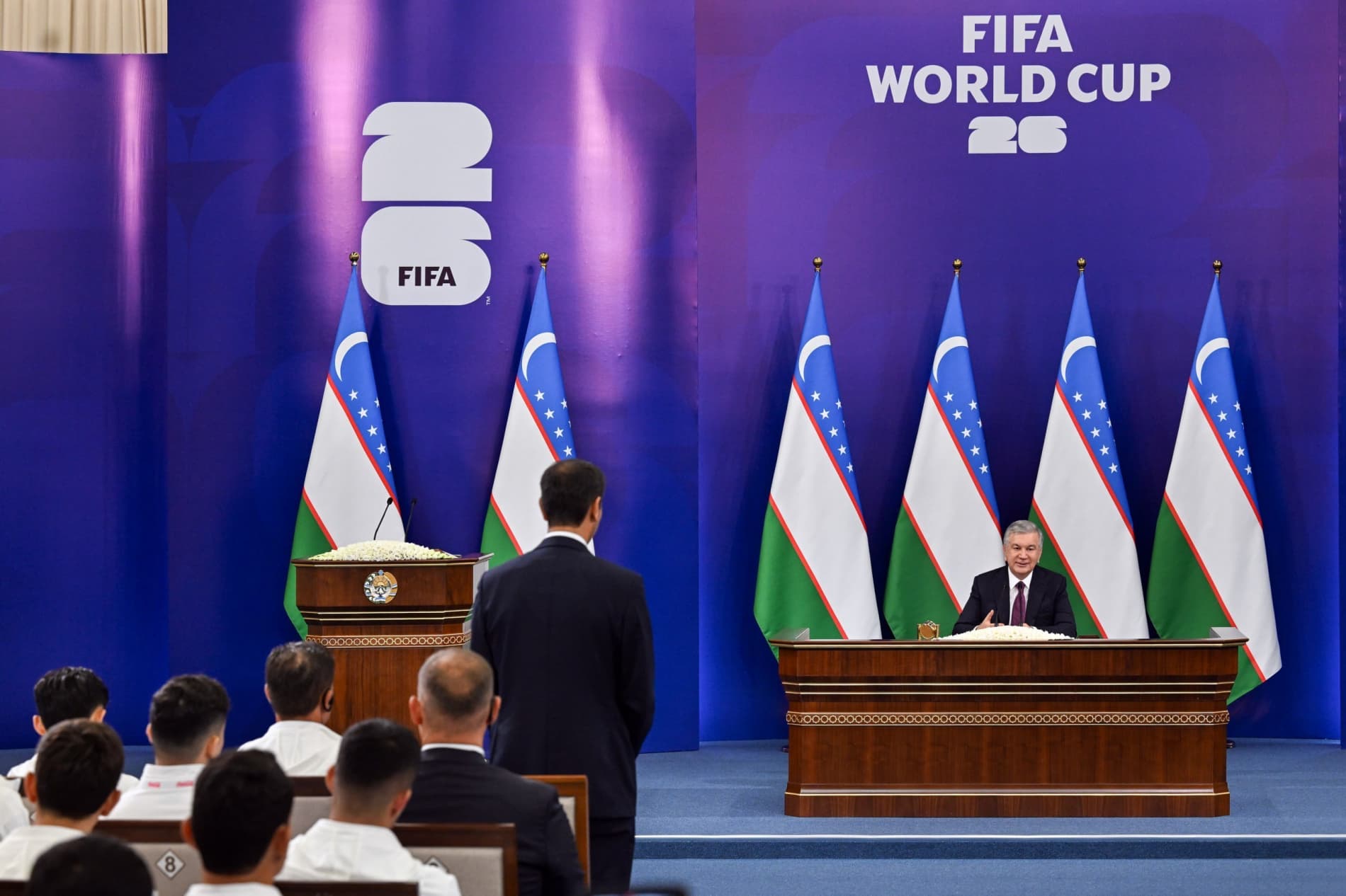 President meets with national football team