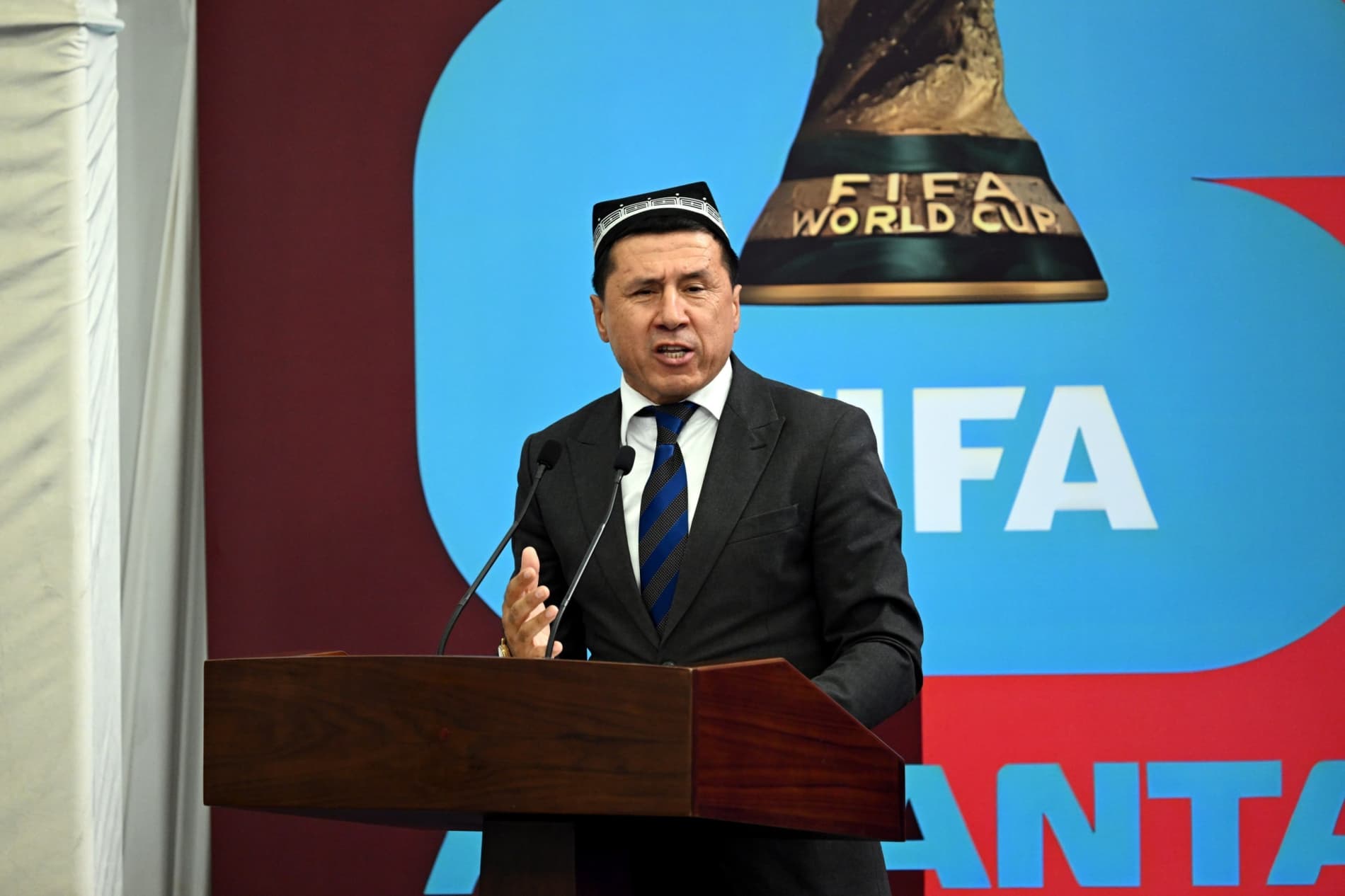 President meets with national football team