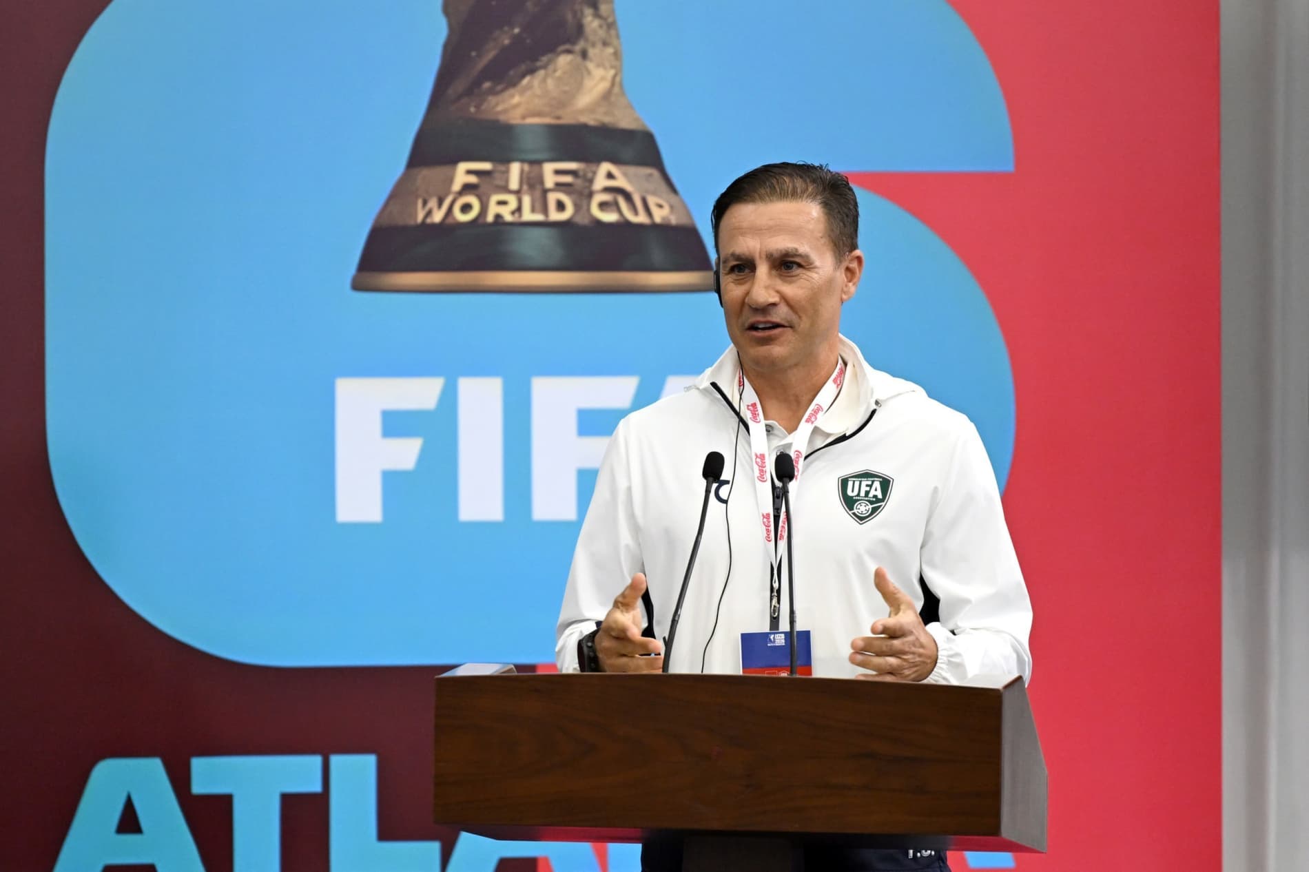 President meets with national football team