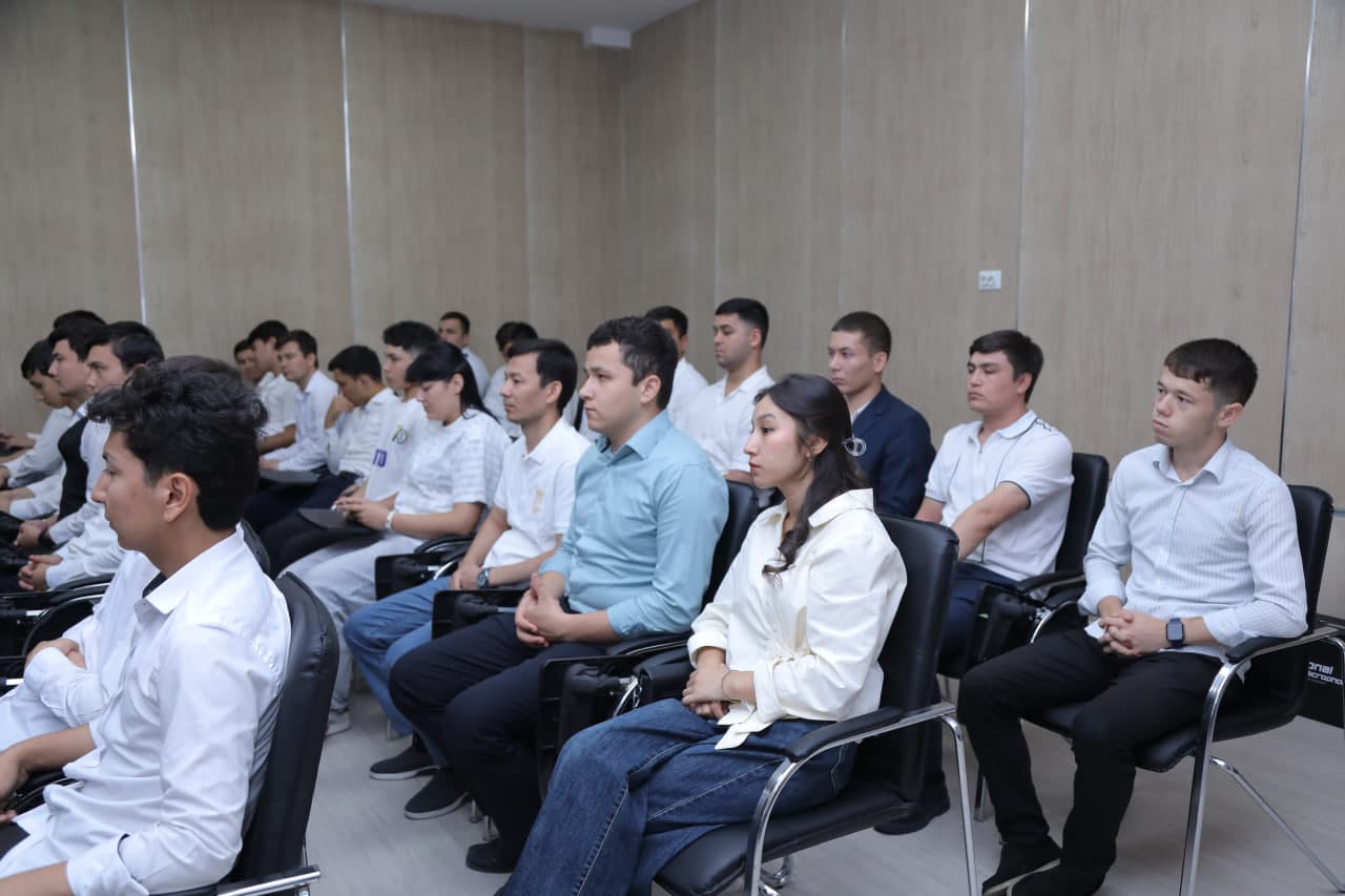 TUIT Hosts Youth Day Dialogue with Students and Young People