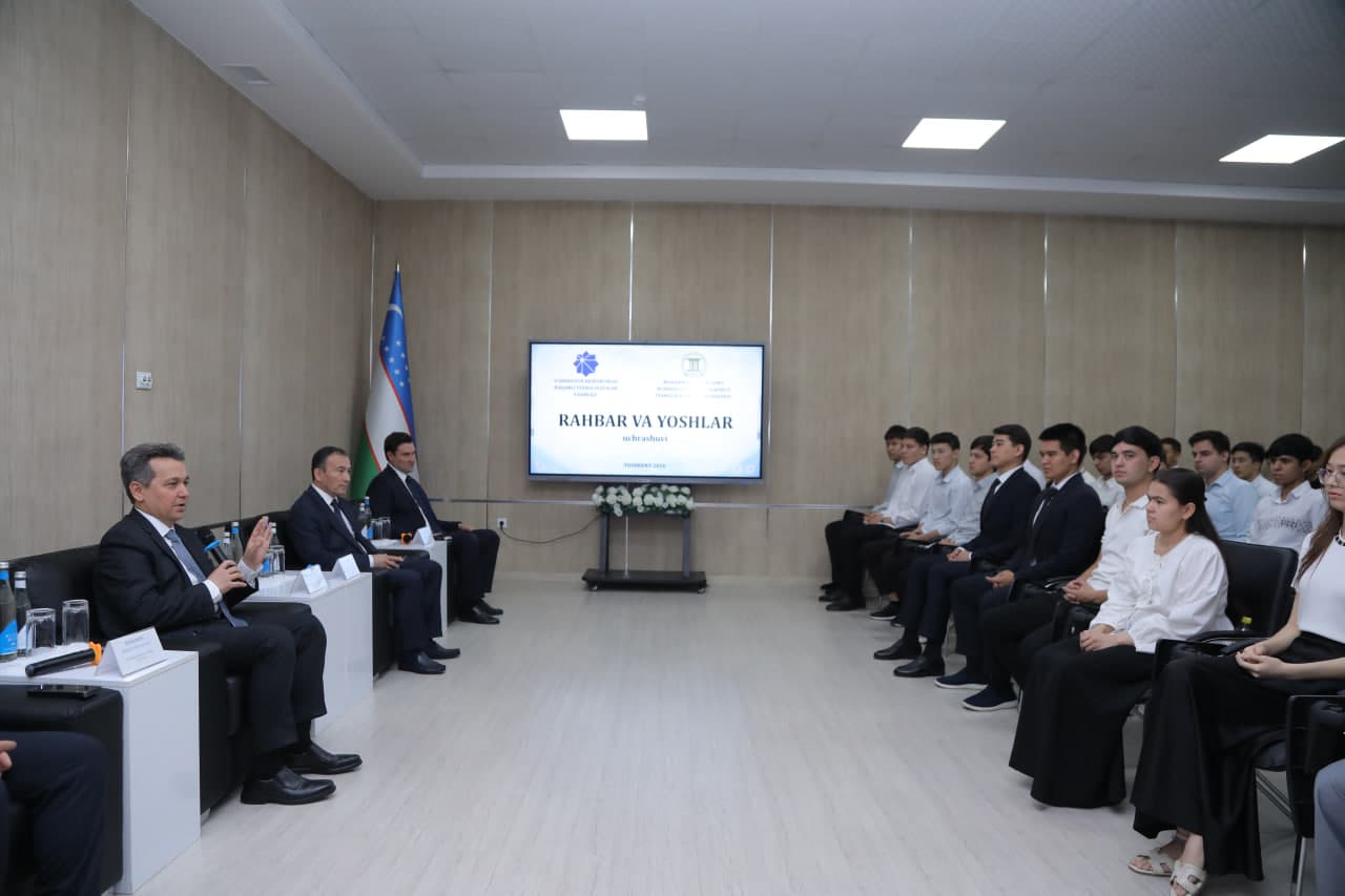 TUIT Hosts Youth Day Dialogue with Students and Young People