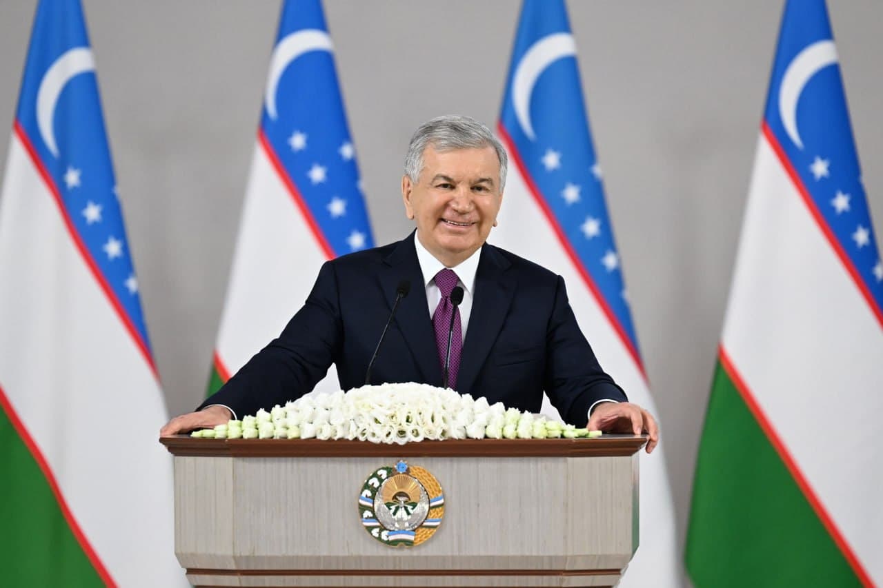 President presents state awards to outstanding young people